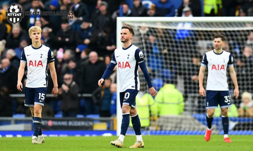 Tottenham đang chạm đáy của cả phong độ lẫn tinh thần đội bóng.