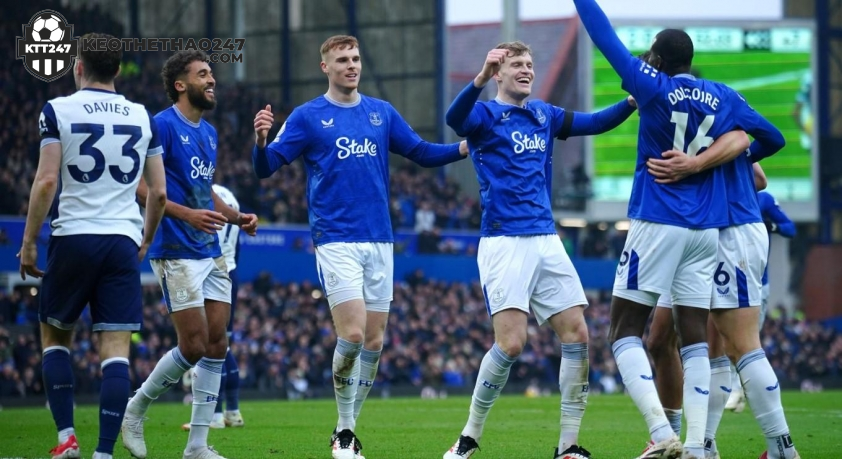 Everton đánh bại Spurs để giành trọn 3 điểm.