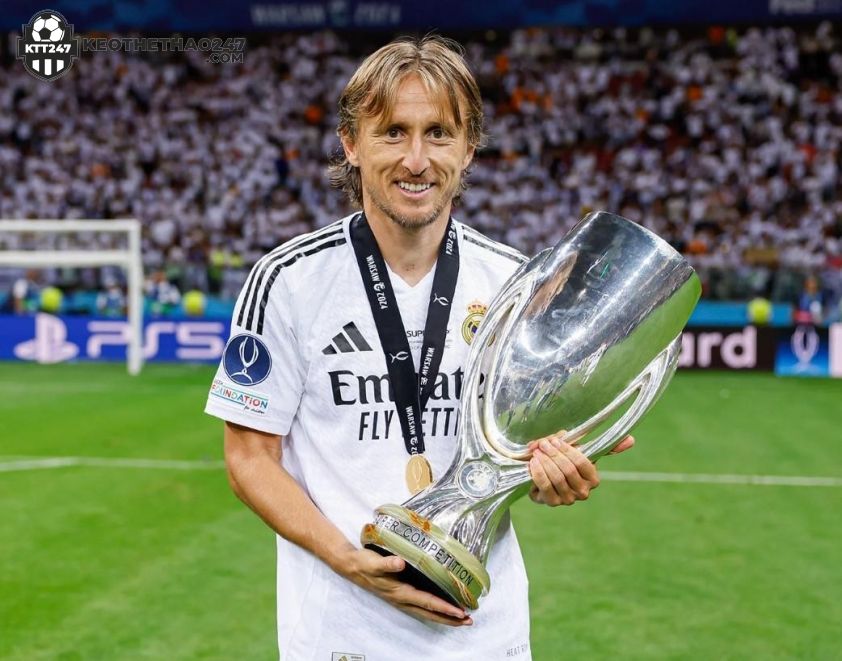 Luka Modric hiện là cầu thủ giành nhiều danh hiệu nhất lịch sử Real Madrid.