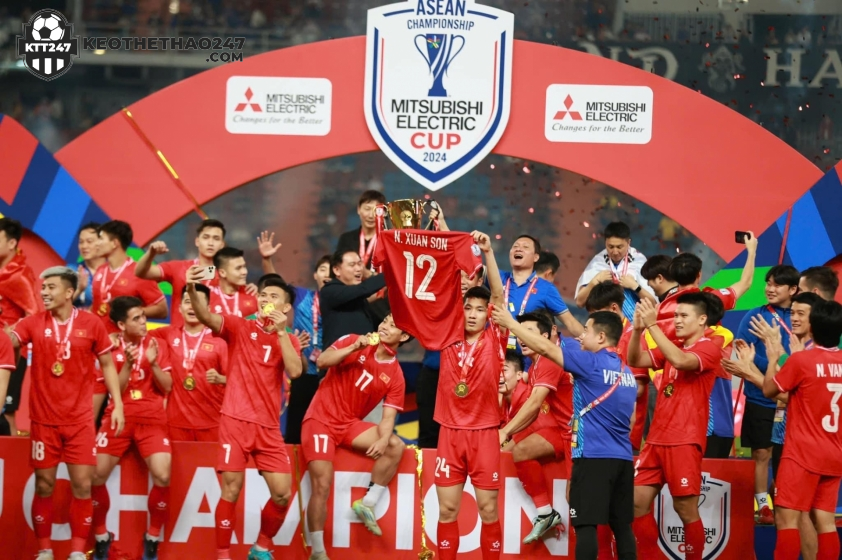 Đội tuyển Việt Nam nâng Cúp vô địch AFF Cup 2024