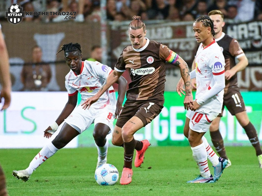 Frankfurt đang bị đặt rất nhiều dấu hỏi (Ảnh: bein SPORTS) Frankfurt đang bị đặt rất nhiều dấu hỏi (Ảnh: bein SPORTS)