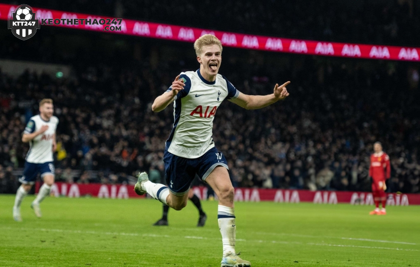 Tottenham đánh bại Liverpool nhờ bàn thắng duy nhất của Lucas Bergvall. Ảnh: Getty