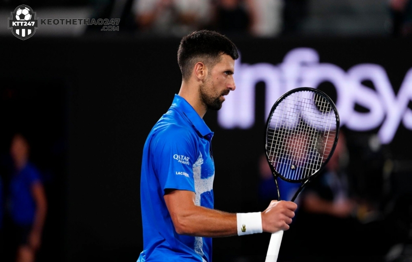 Novak Djokovic sẽ có mặt ở tứ kết Australian Open và đối đầu với Carlos Alcaraz (Ảnh: Getty)