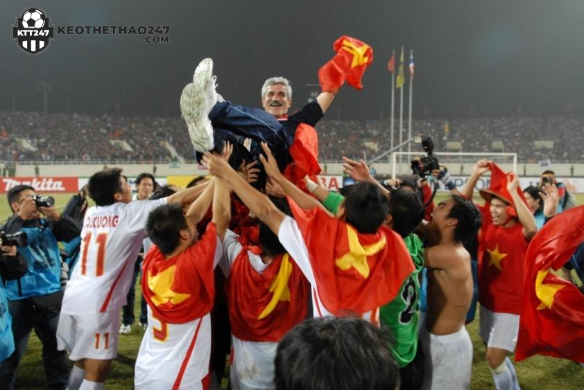 HLV Calisto dẫn dắt ĐT Việt Nam giành chức vô địch AFF Cup 2008