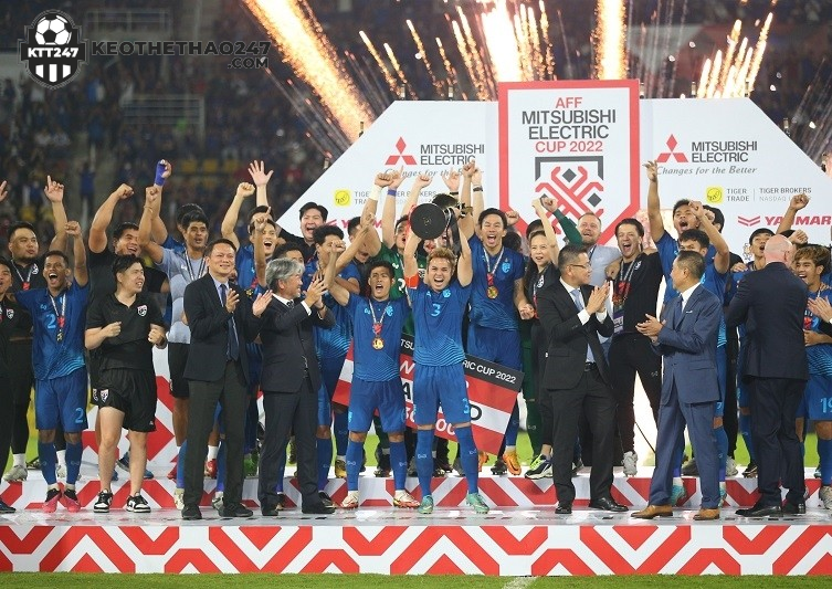 Thái Lan nâng cúp vô địch AFF Cup 2022 Thái Lan nâng cúp vô địch AFF Cup 2022