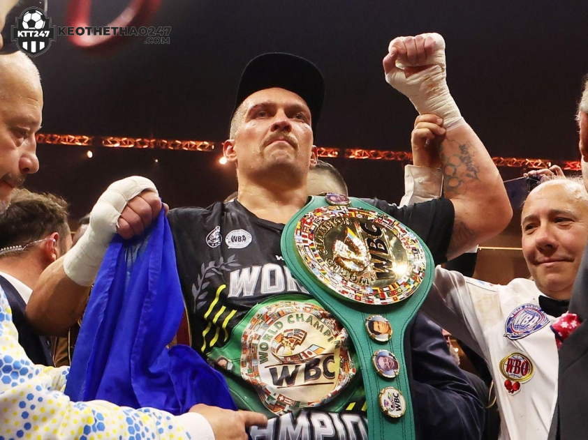 Usyk chuyển sang thi đấu bóng đá chuyên nghiệp