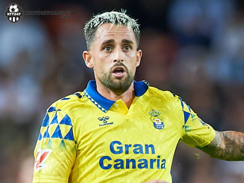 Januzaj ghi bàn quan trọng cho Las Palmas